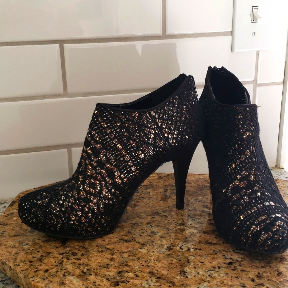 Womens Laxy Black and Gold  Booties Size 8